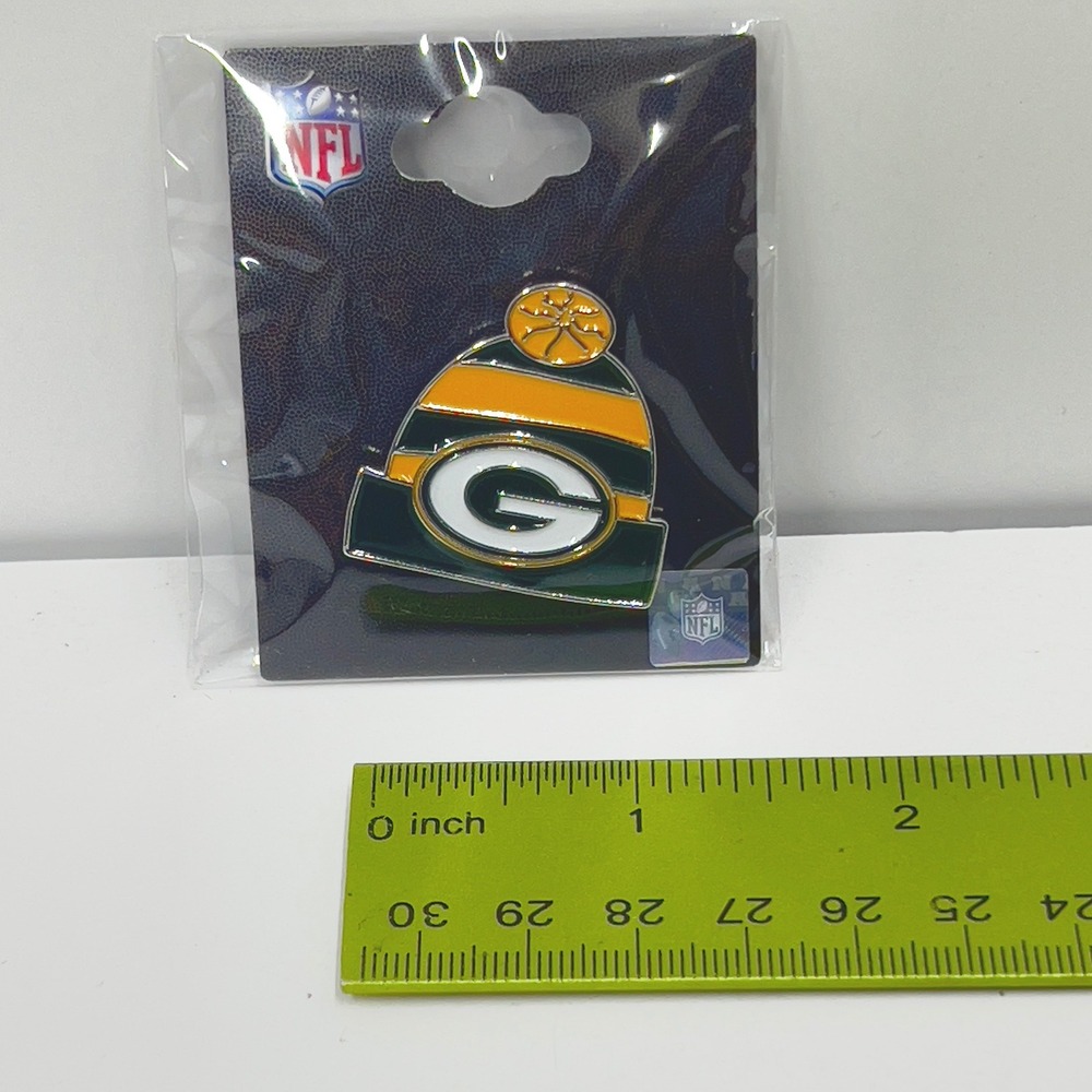 Green Bay Packers NFL Beanie Hat Enamel Lapel Pin Aminco Football Fan Gear NEW